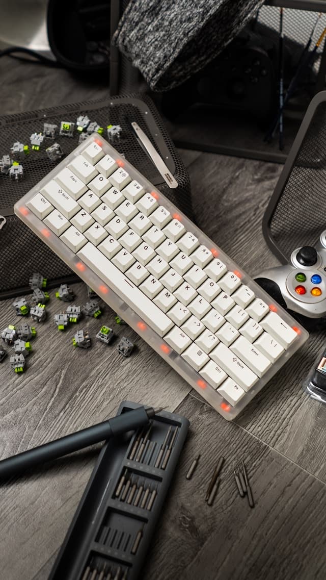 Custom Solid Wood Mechanical Keyboard