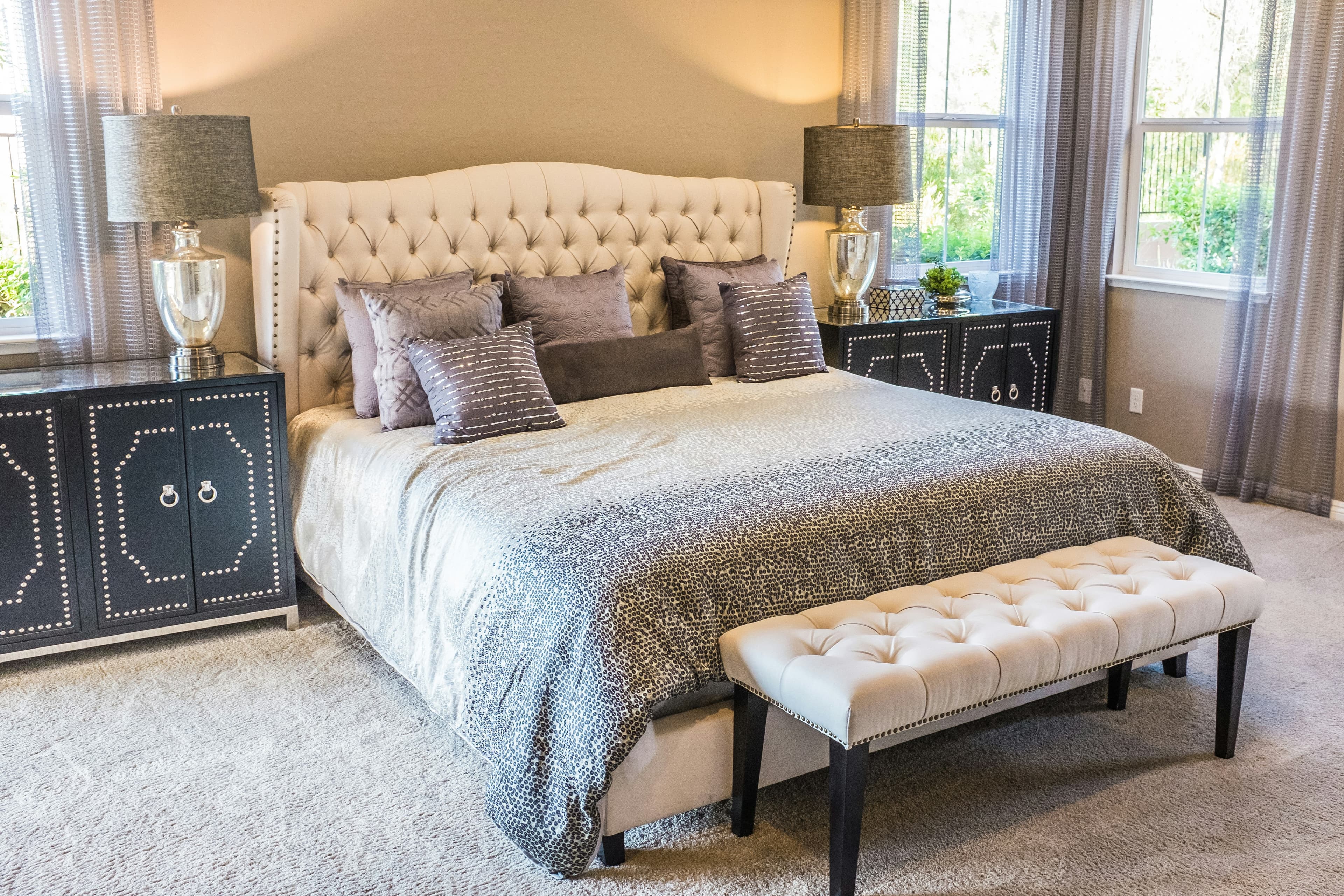 Palangolo Deluxe Queen Platform Bed