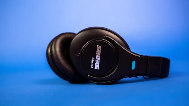 Shure Aonic 50 Wireless Headset Showcase